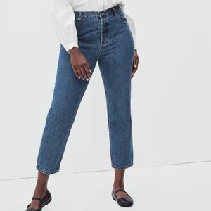 Everlane curvy cheeky 90’s straight leg jeans. Medium blue wash with button fly